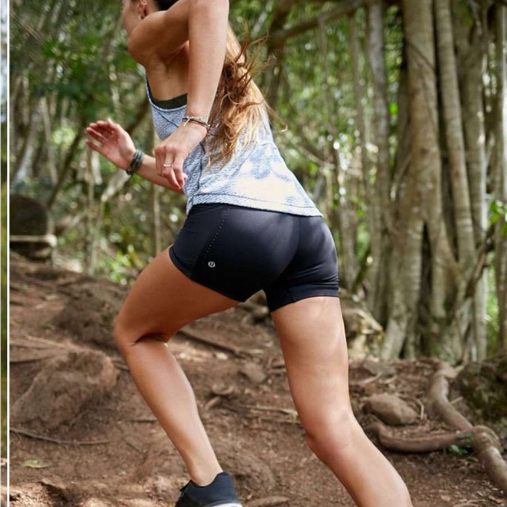 Lululemon Smooth Stride Hot Short Black Sz 8